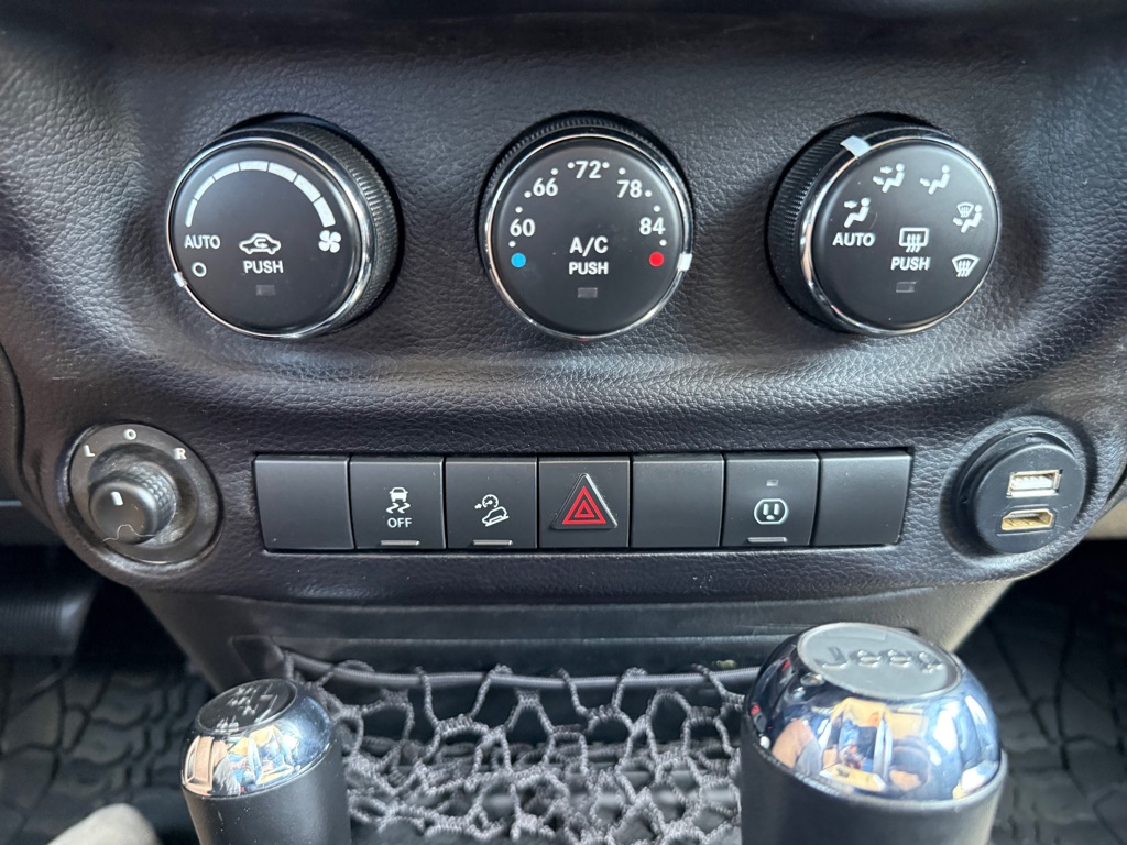 Photo 19 of this JEEP WRANGLER UNLIMI