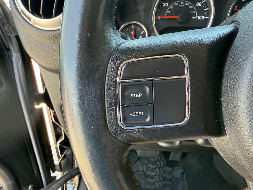 Photo 18 of this JEEP WRANGLER UNLIMI