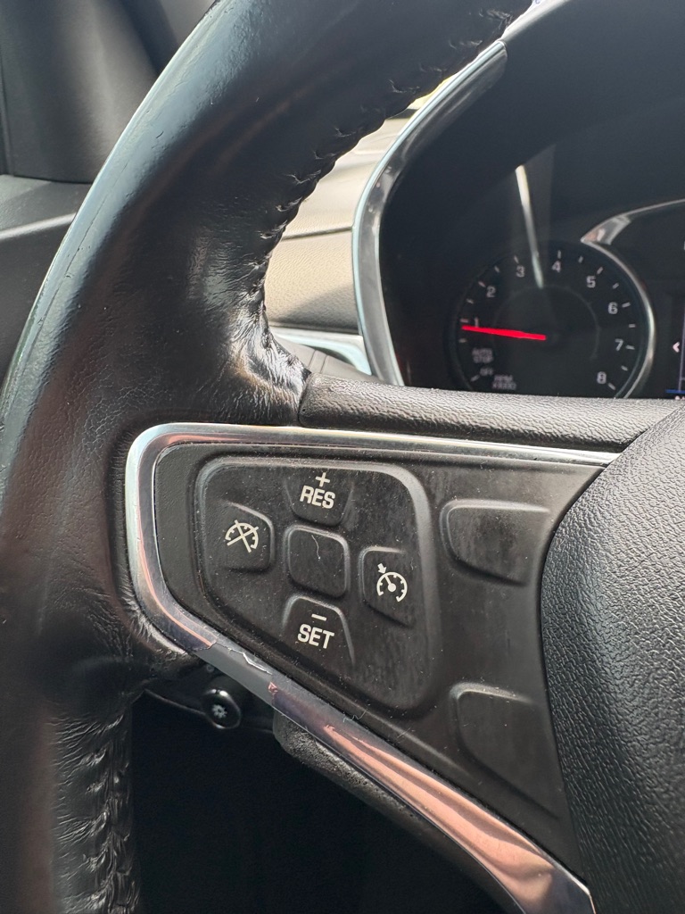 Photo 23 of this CHEVROLET EQUINOX