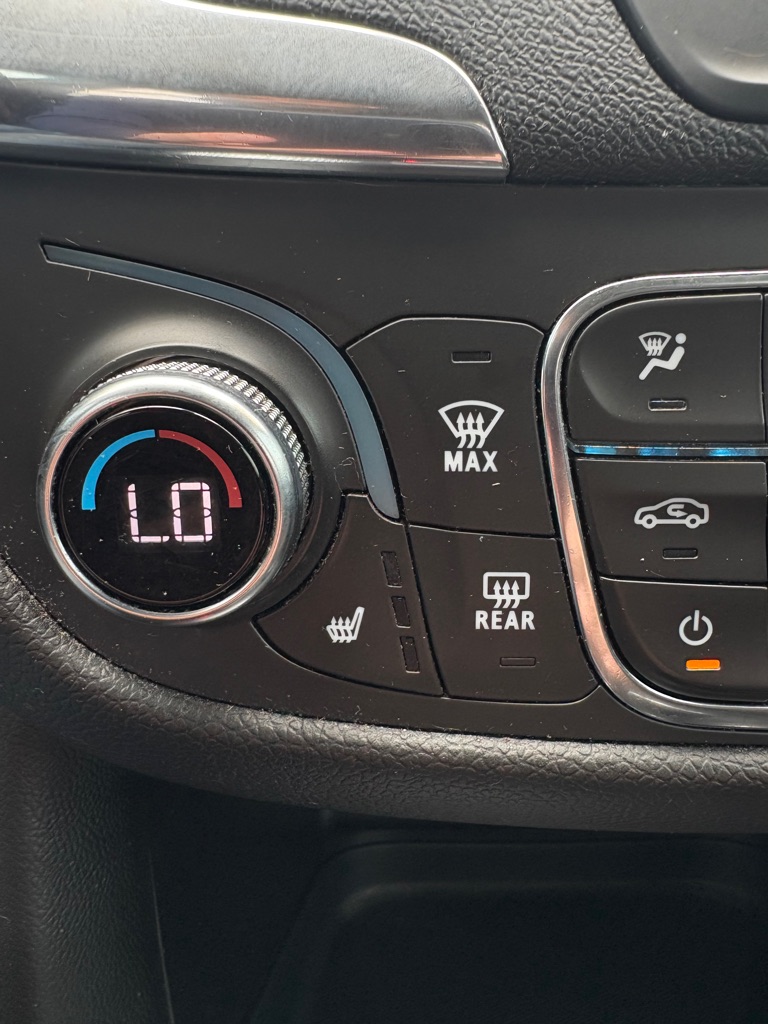 Photo 22 of this CHEVROLET EQUINOX