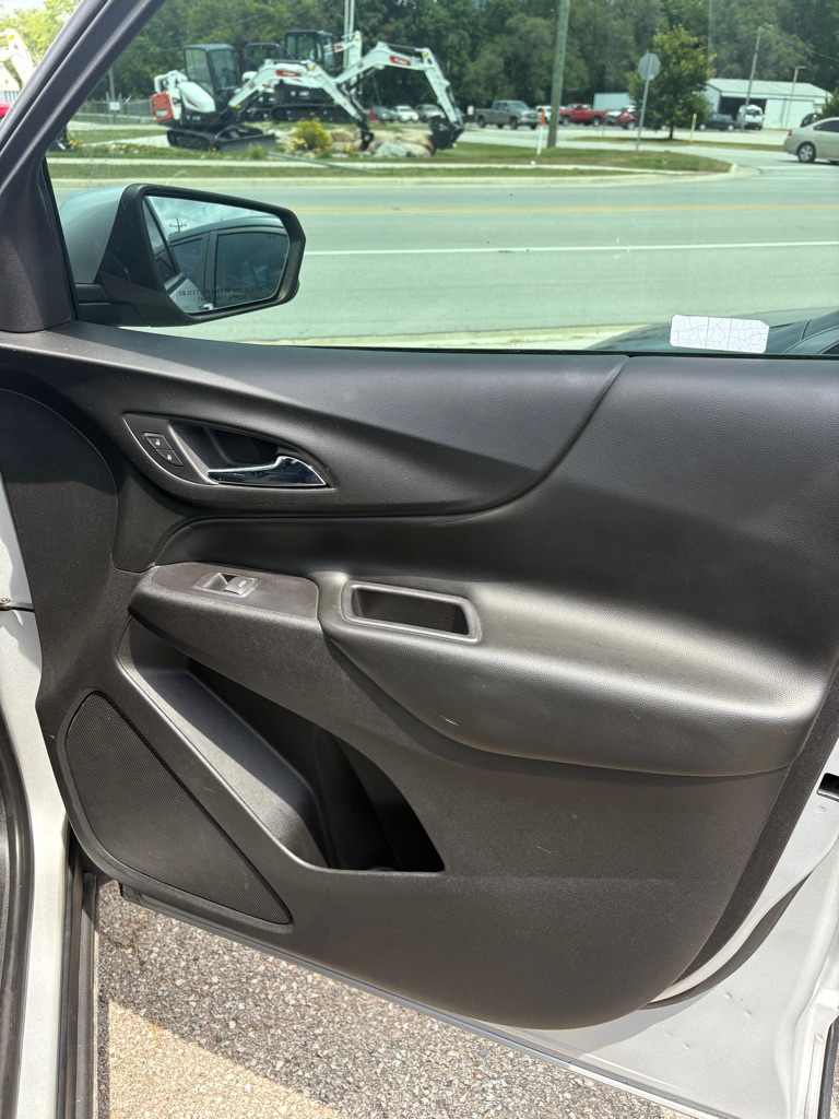 Photo 15 of this CHEVROLET EQUINOX