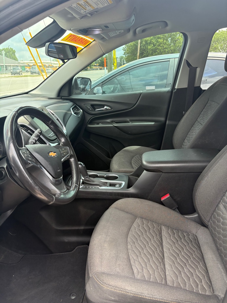 Photo 9 of this CHEVROLET EQUINOX