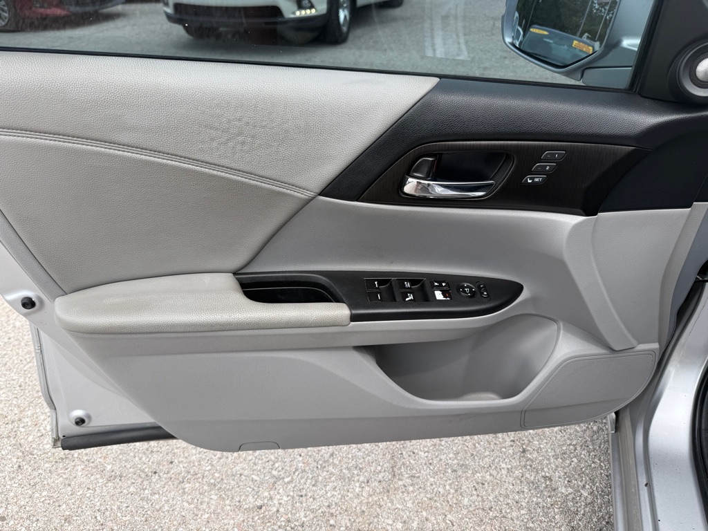 Photo 10 of this HONDA ACCORD