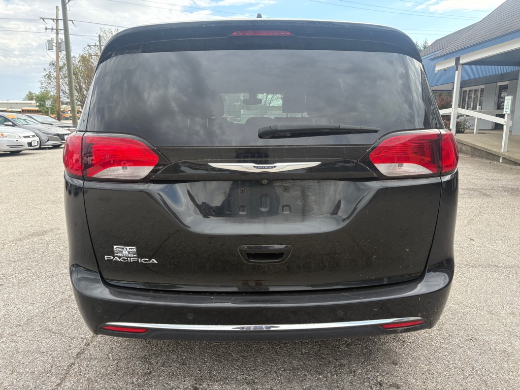 Photo 5 of this CHRYSLER PACIFICA