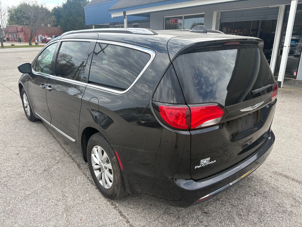 Photo 6 of this CHRYSLER PACIFICA
