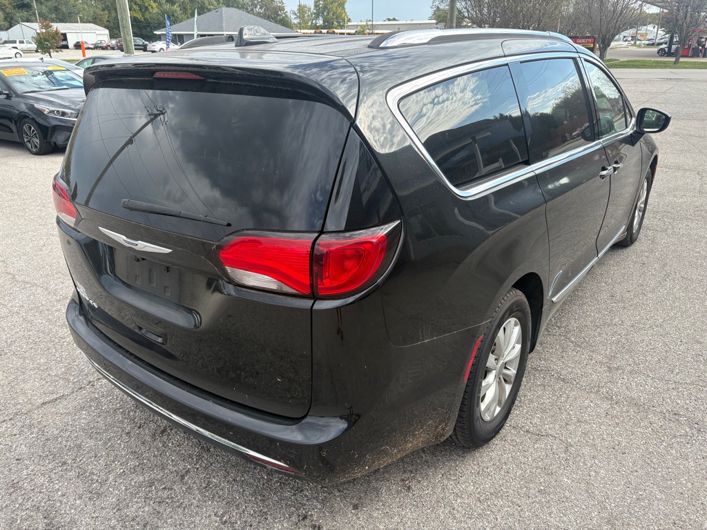 Photo 4 of this CHRYSLER PACIFICA