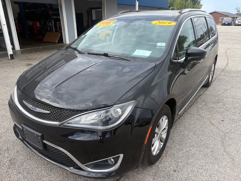 Photo 7 of this CHRYSLER PACIFICA