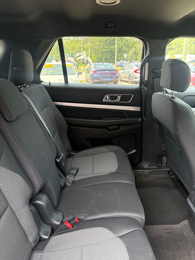 Photo 13 of this FORD EXPLORER