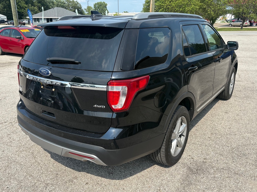 Photo 4 of this FORD EXPLORER