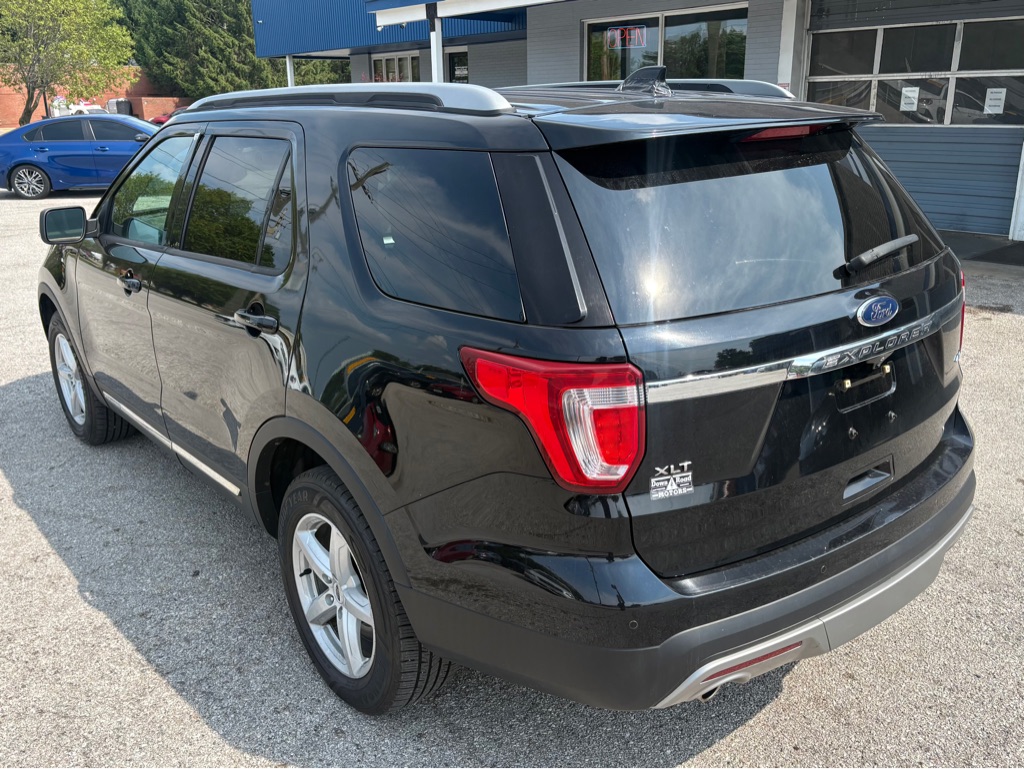 Photo 6 of this FORD EXPLORER