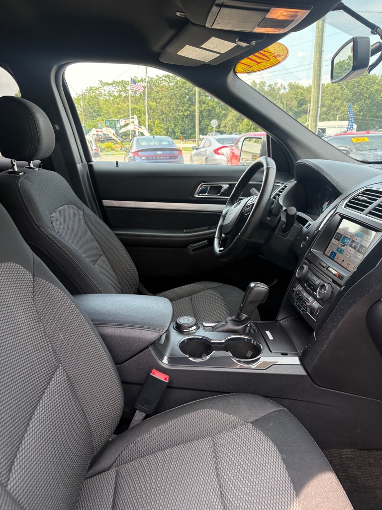 Photo 16 of this FORD EXPLORER