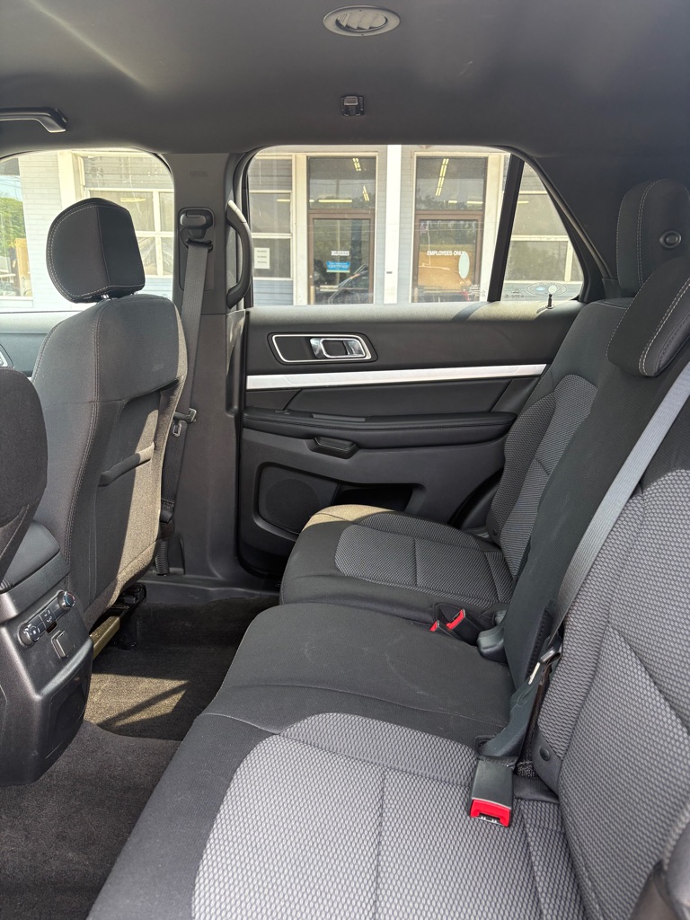 Photo 11 of this FORD EXPLORER