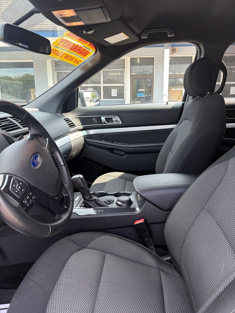Photo 9 of this FORD EXPLORER