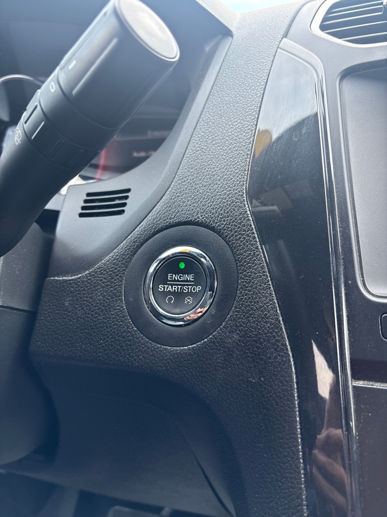 Photo 21 of this FORD EXPLORER