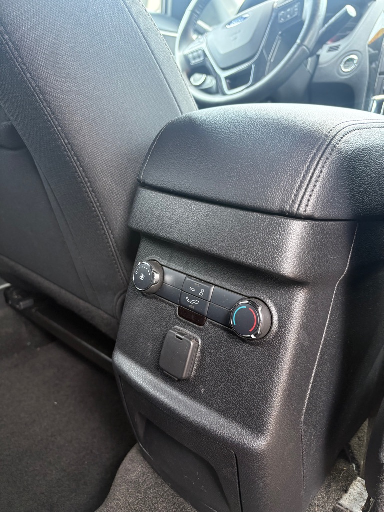 Photo 15 of this FORD EXPLORER