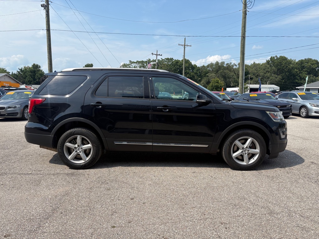 Photo 3 of this FORD EXPLORER