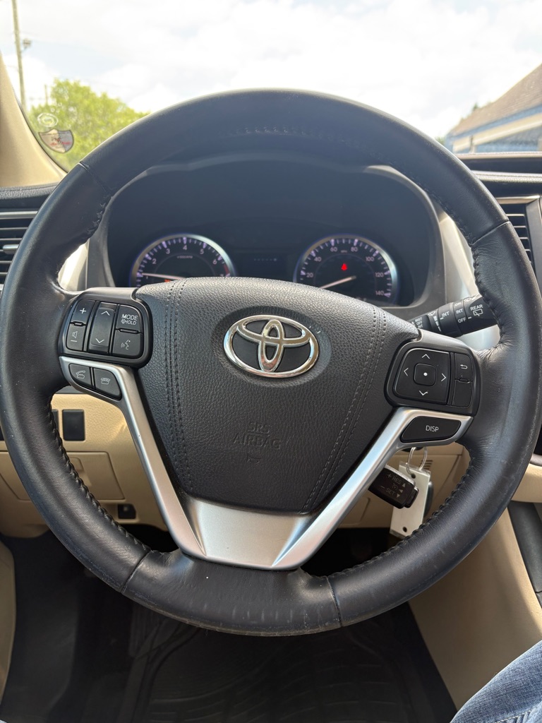 Photo 18 of this TOYOTA HIGHLANDER