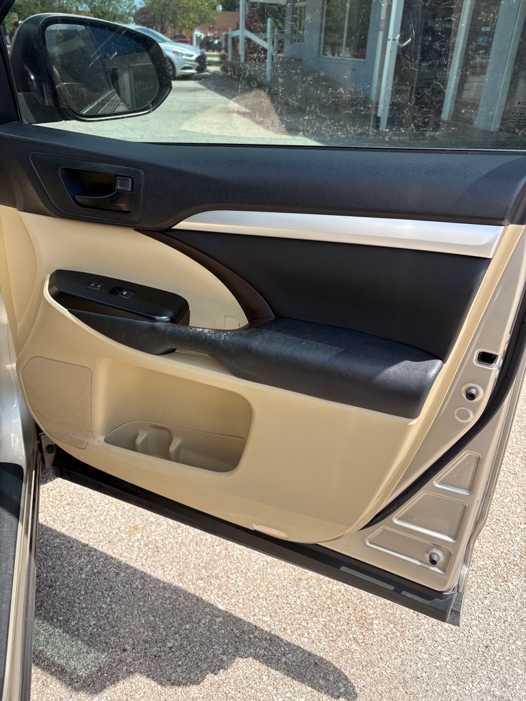 Photo 16 of this TOYOTA HIGHLANDER