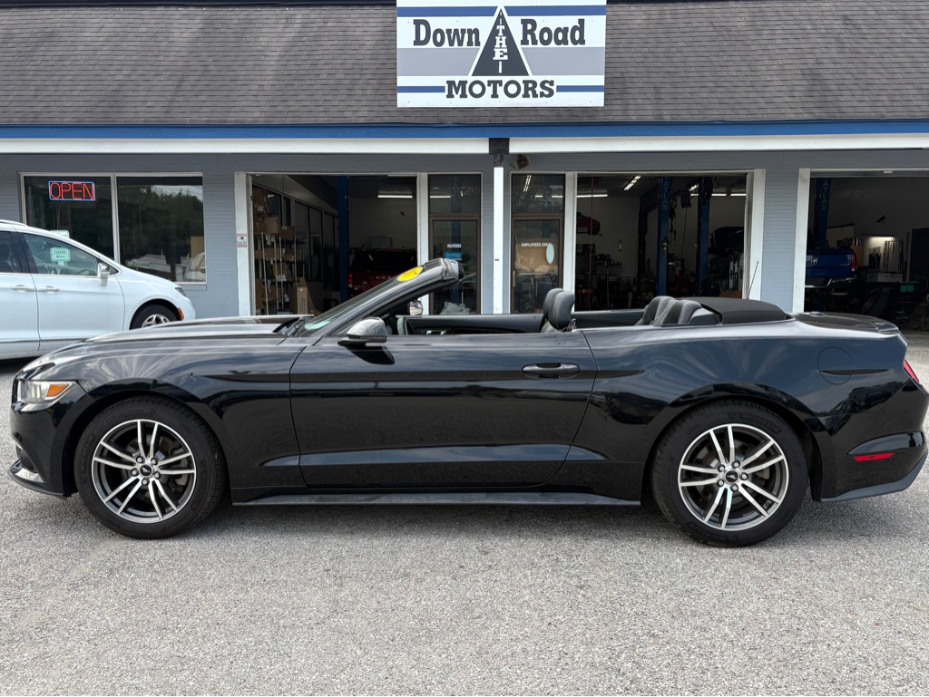Photo 2 of this FORD MUSTANG