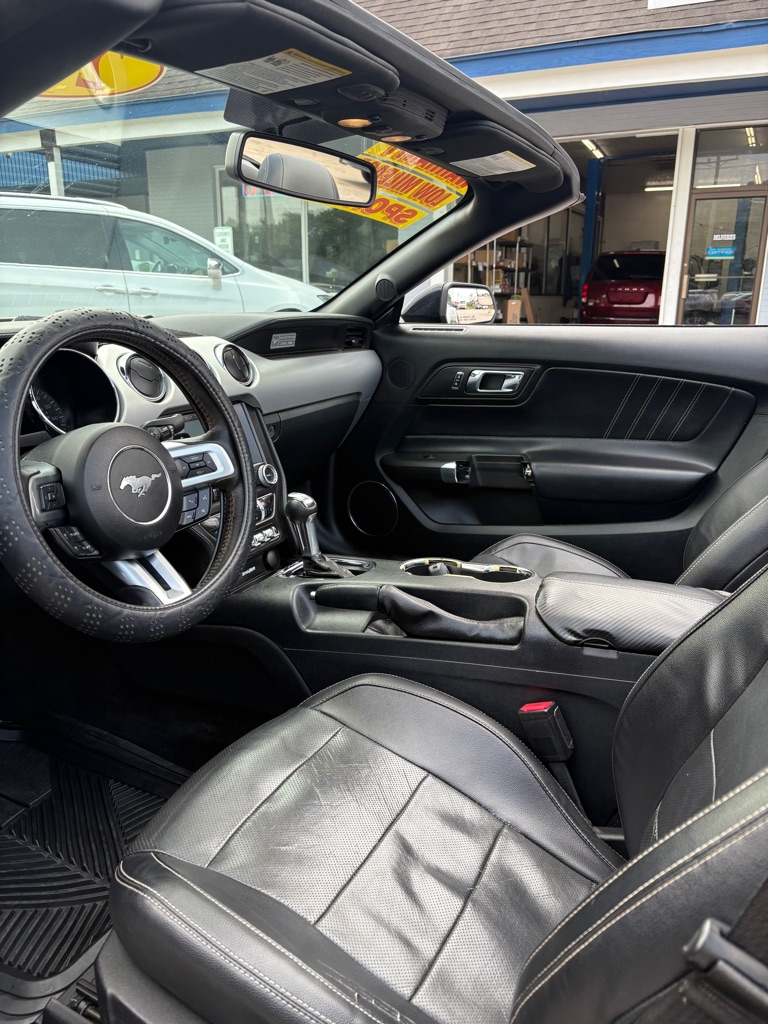 Photo 12 of this FORD MUSTANG