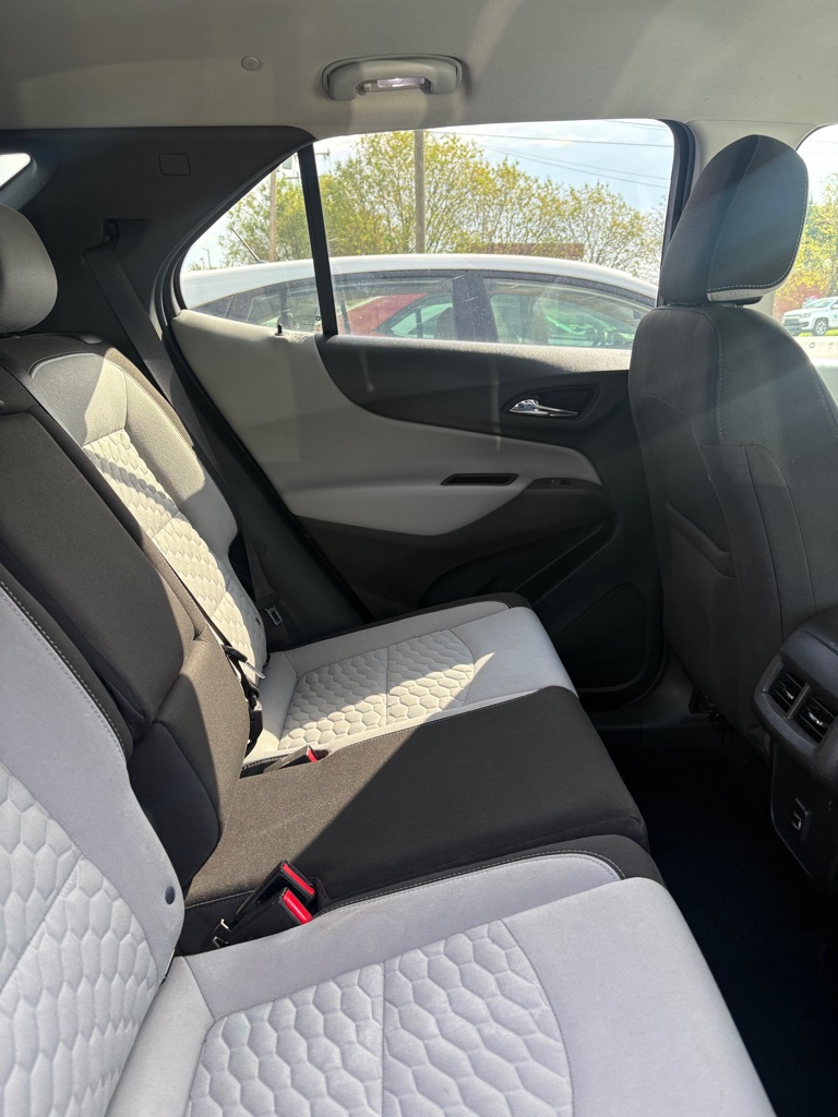 Photo 10 of this CHEVROLET EQUINOX