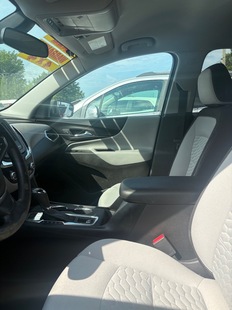 Photo 7 of this CHEVROLET EQUINOX