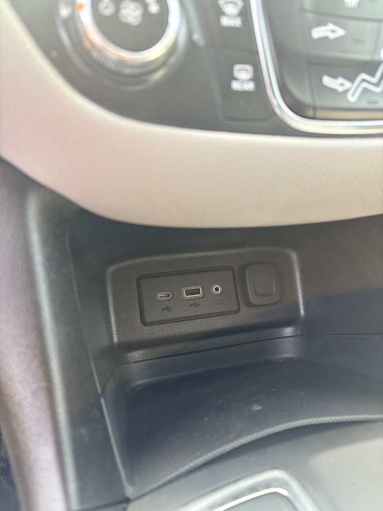 Photo 21 of this CHEVROLET EQUINOX