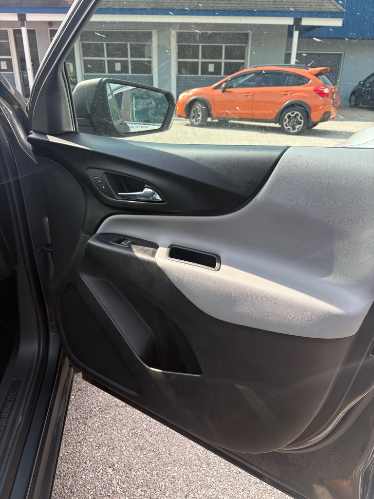 Photo 14 of this CHEVROLET EQUINOX