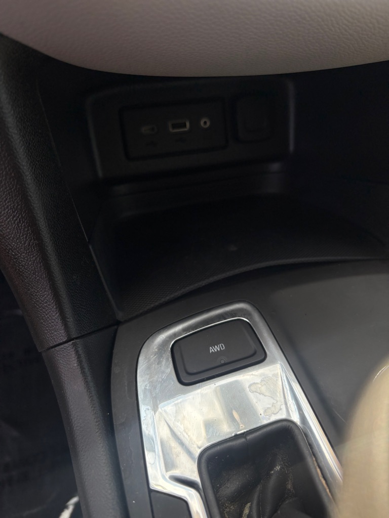 Photo 20 of this CHEVROLET EQUINOX