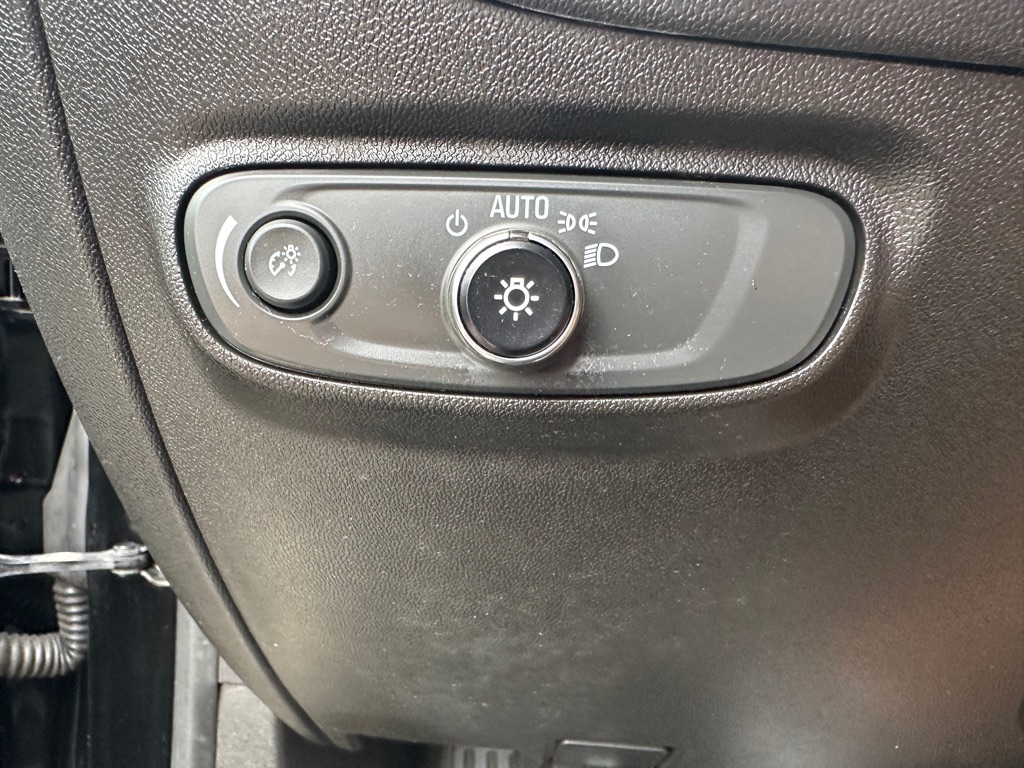 Photo 20 of this CHEVROLET EQUINOX
