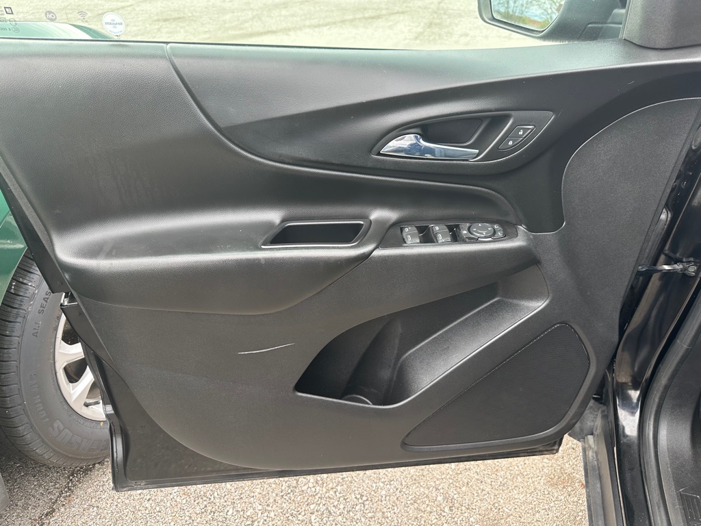 Photo 11 of this CHEVROLET EQUINOX