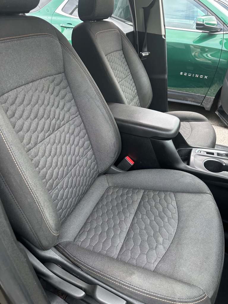 Photo 19 of this CHEVROLET EQUINOX