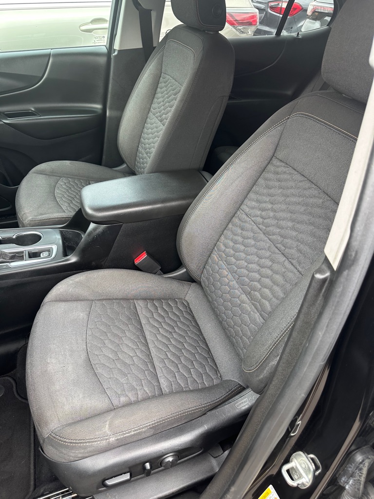 Photo 10 of this CHEVROLET EQUINOX