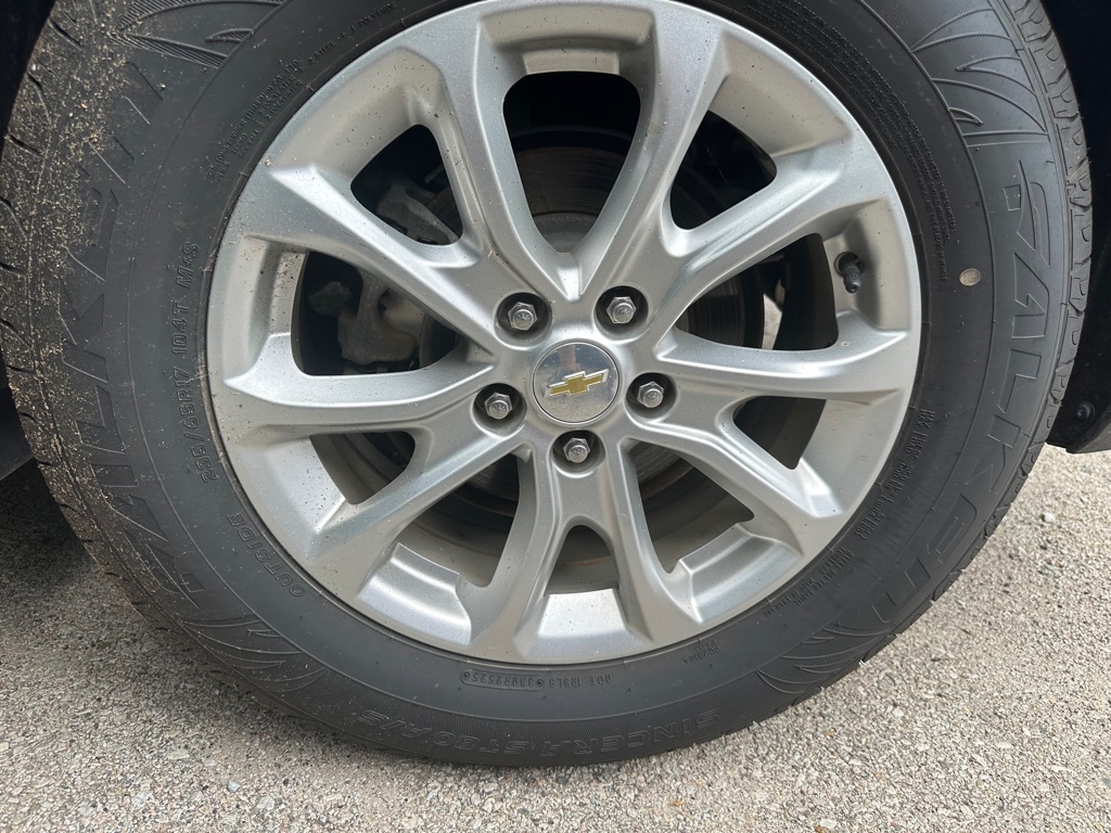 Photo 13 of this CHEVROLET EQUINOX