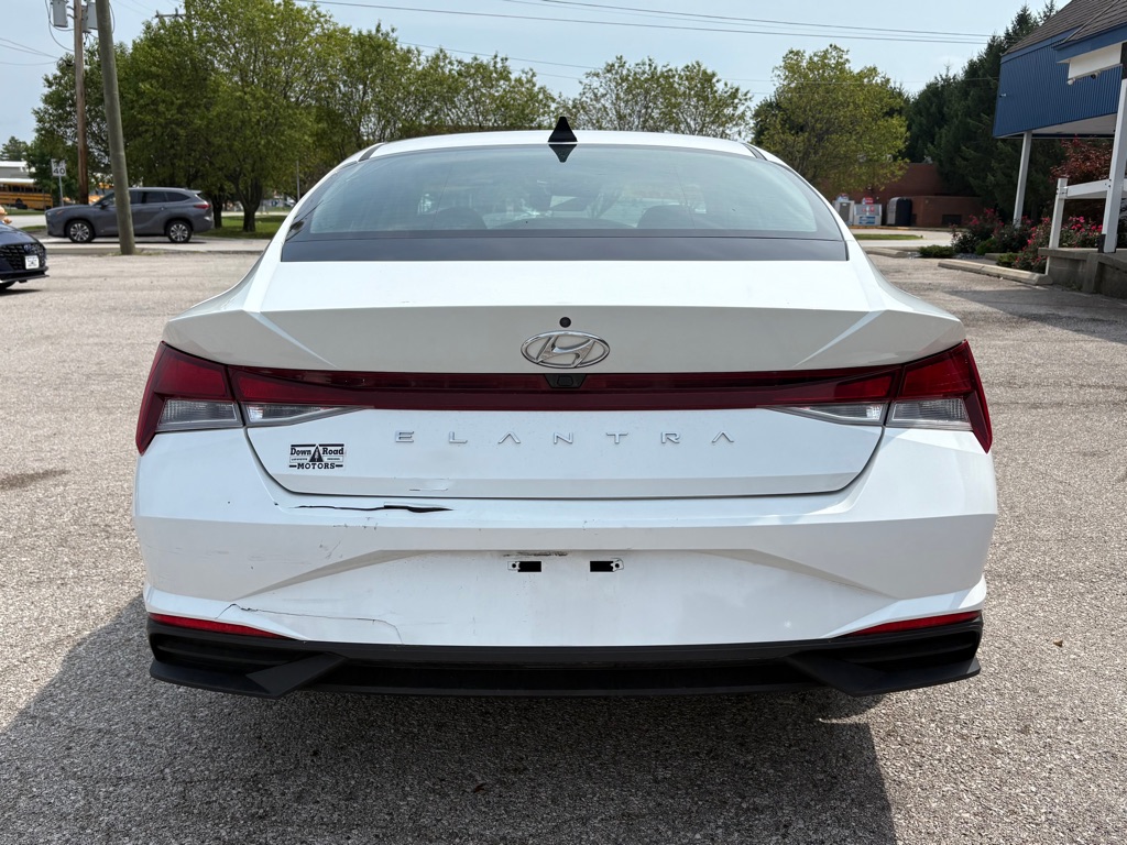 Photo 5 of this HYUNDAI ELANTRA