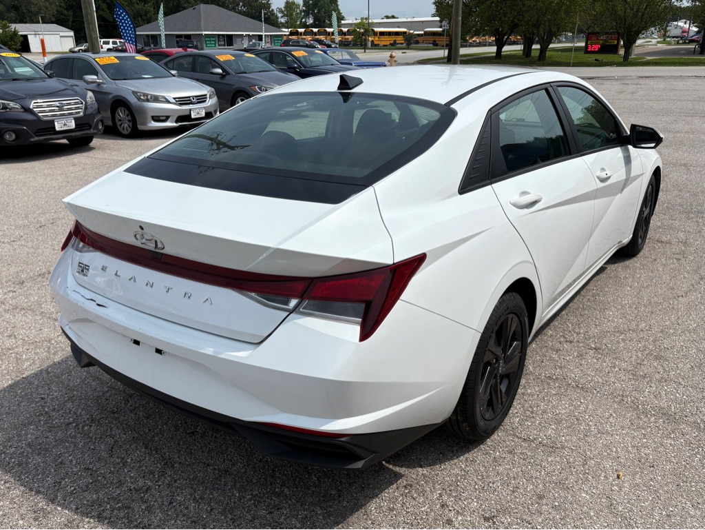 Photo 4 of this HYUNDAI ELANTRA