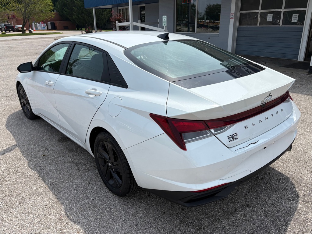 Photo 6 of this HYUNDAI ELANTRA