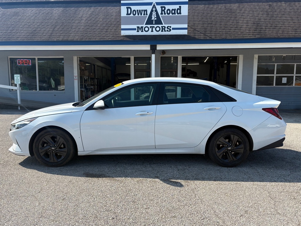 Photo 2 of this HYUNDAI ELANTRA