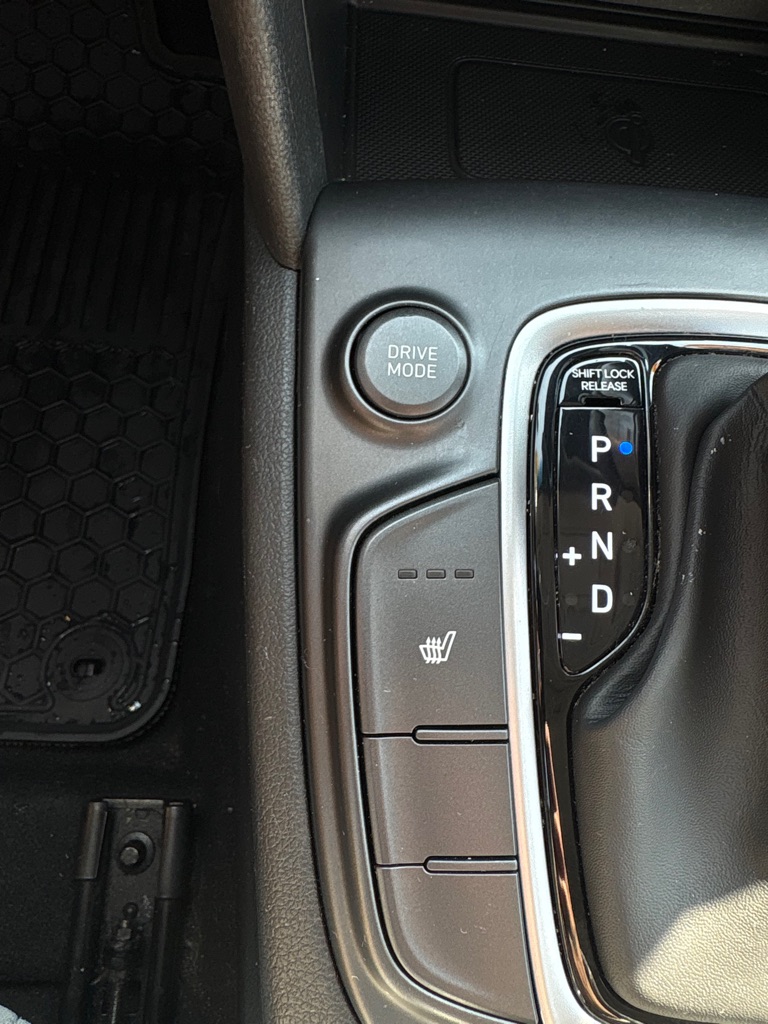 Photo 22 of this HYUNDAI KONA