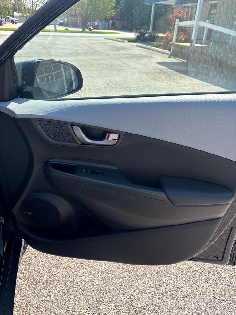 Photo 15 of this HYUNDAI KONA