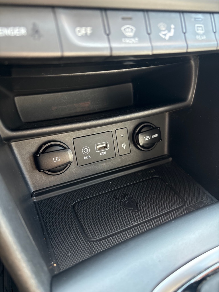 Photo 21 of this HYUNDAI KONA