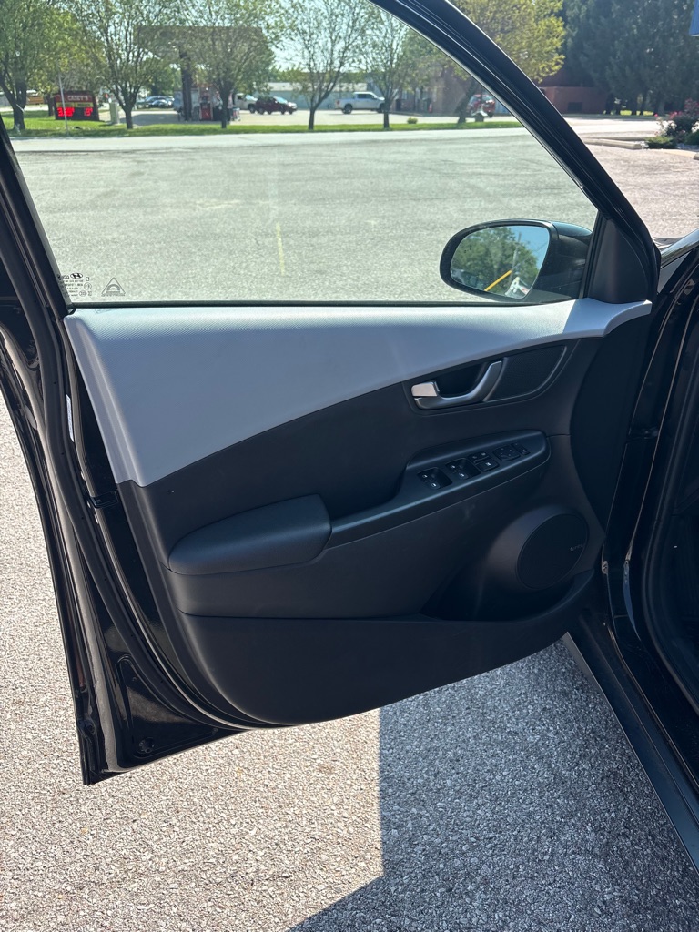 Photo 10 of this HYUNDAI KONA