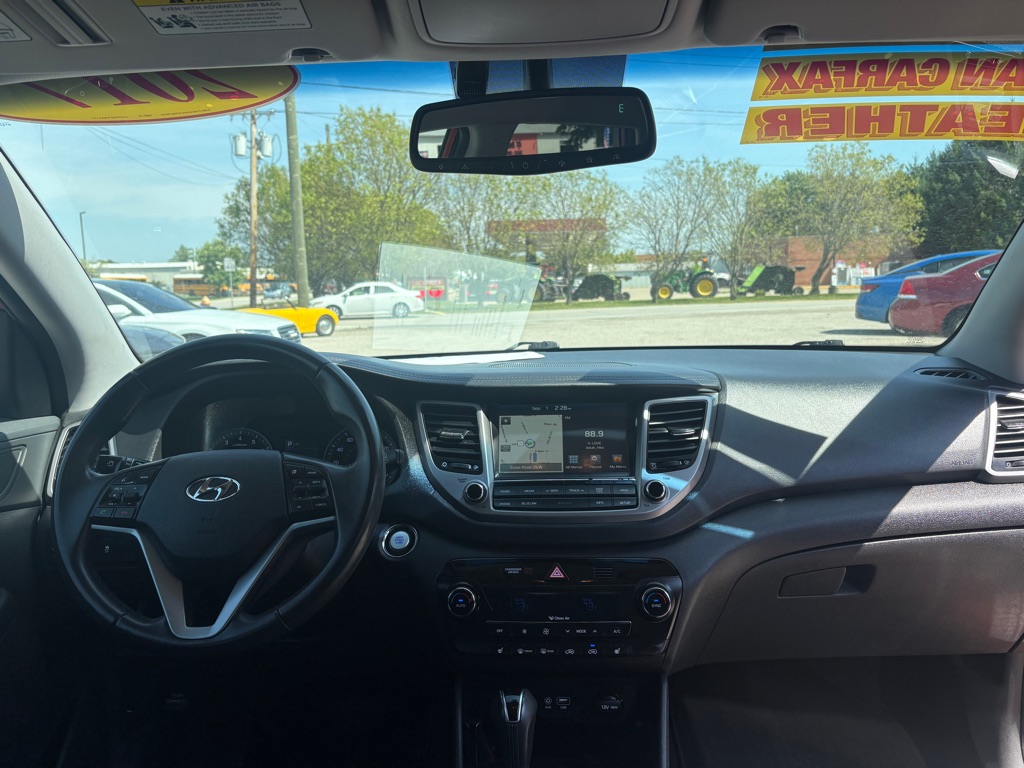 Photo 13 of this HYUNDAI TUCSON
