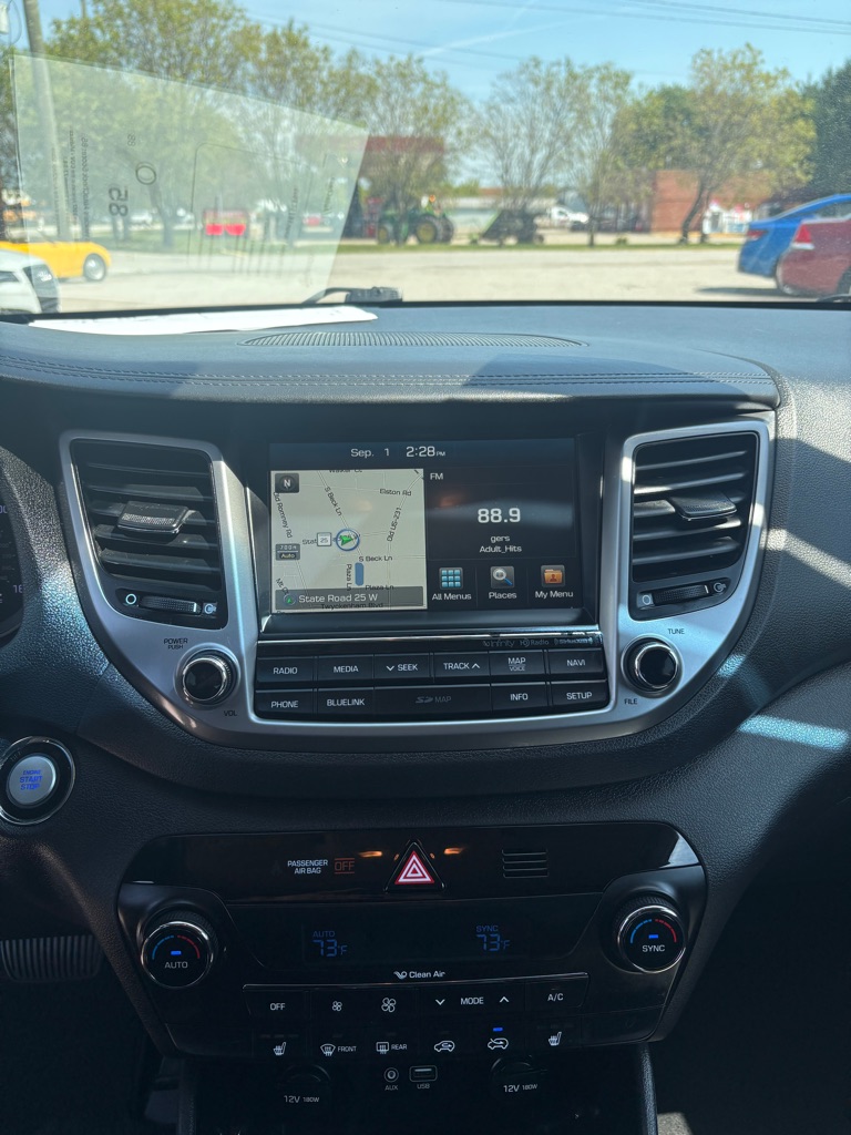 Photo 17 of this HYUNDAI TUCSON
