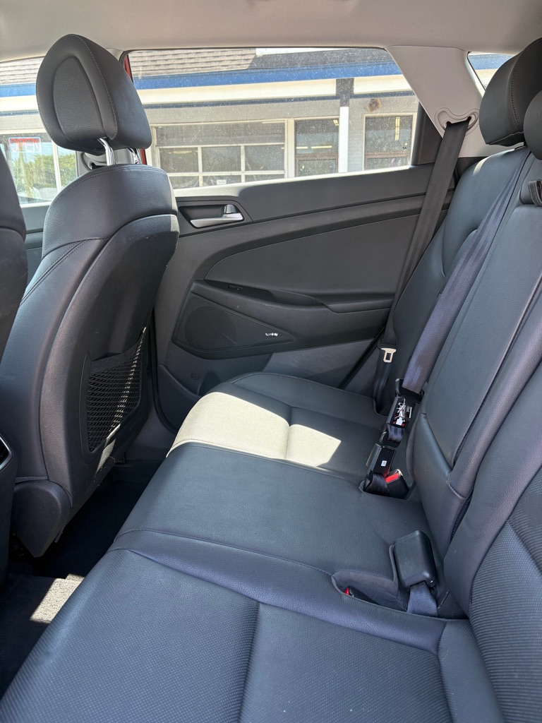 Photo 11 of this HYUNDAI TUCSON