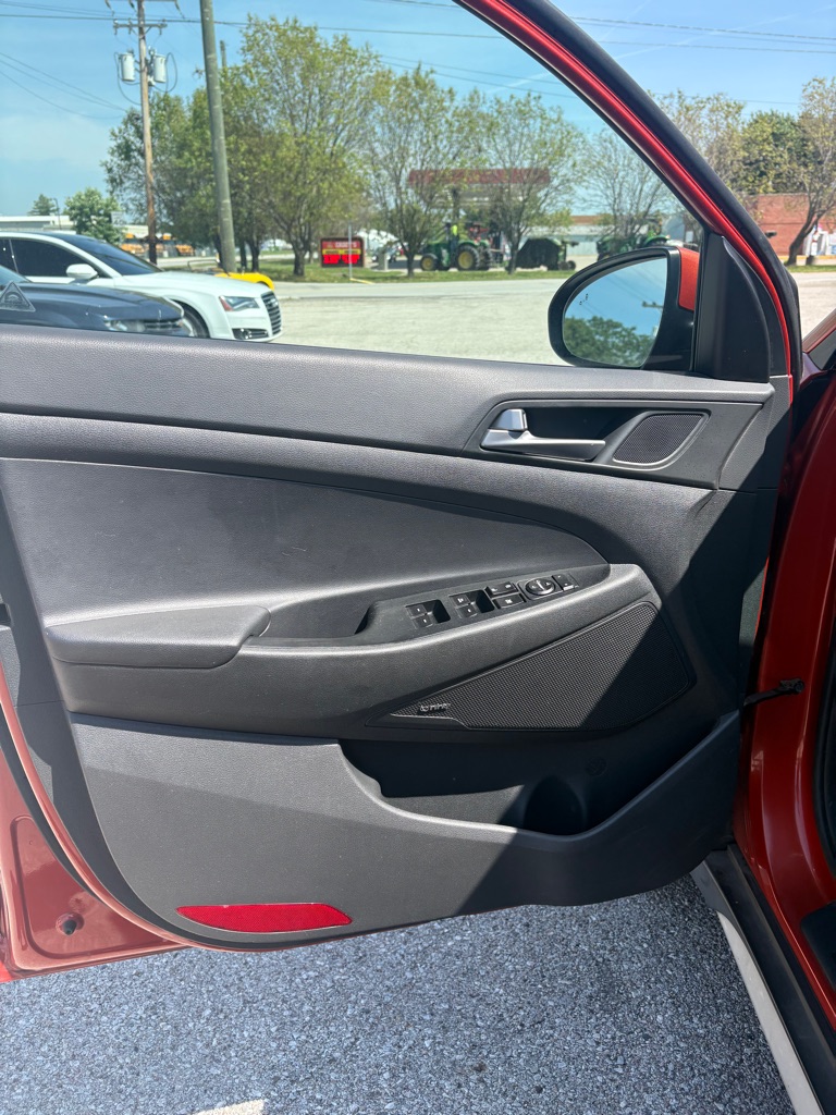 Photo 10 of this HYUNDAI TUCSON