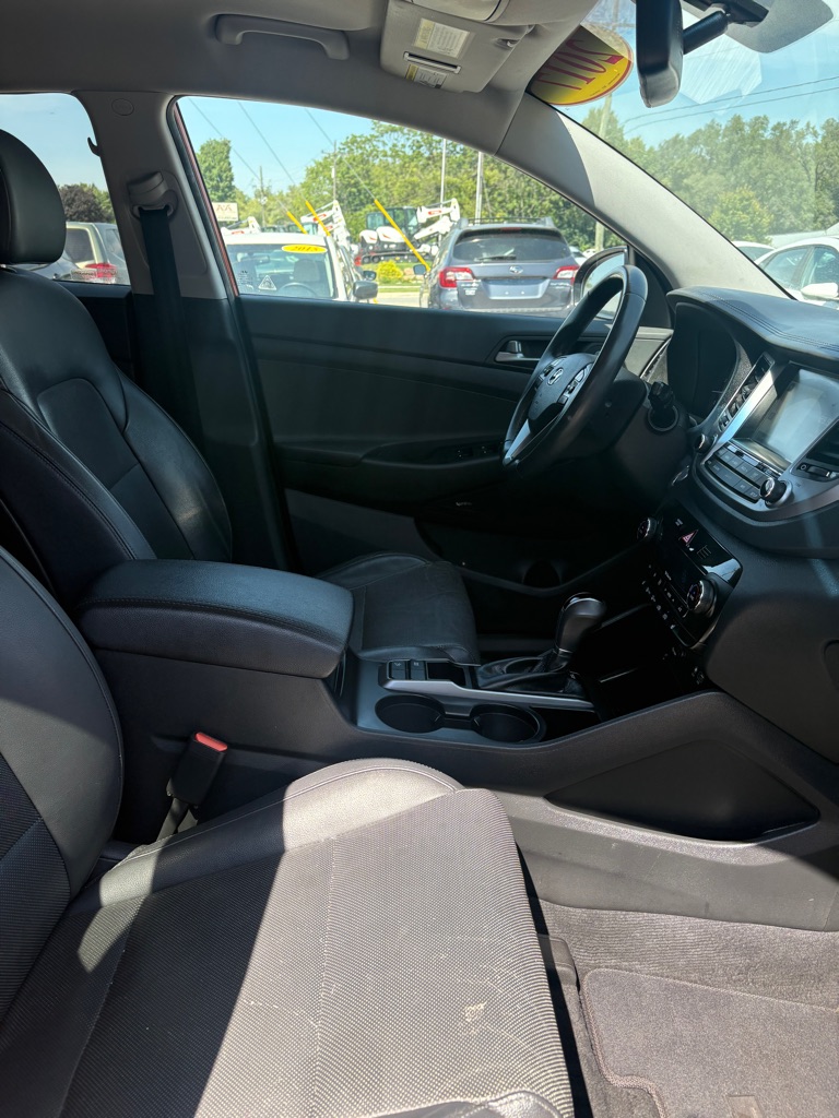Photo 14 of this HYUNDAI TUCSON