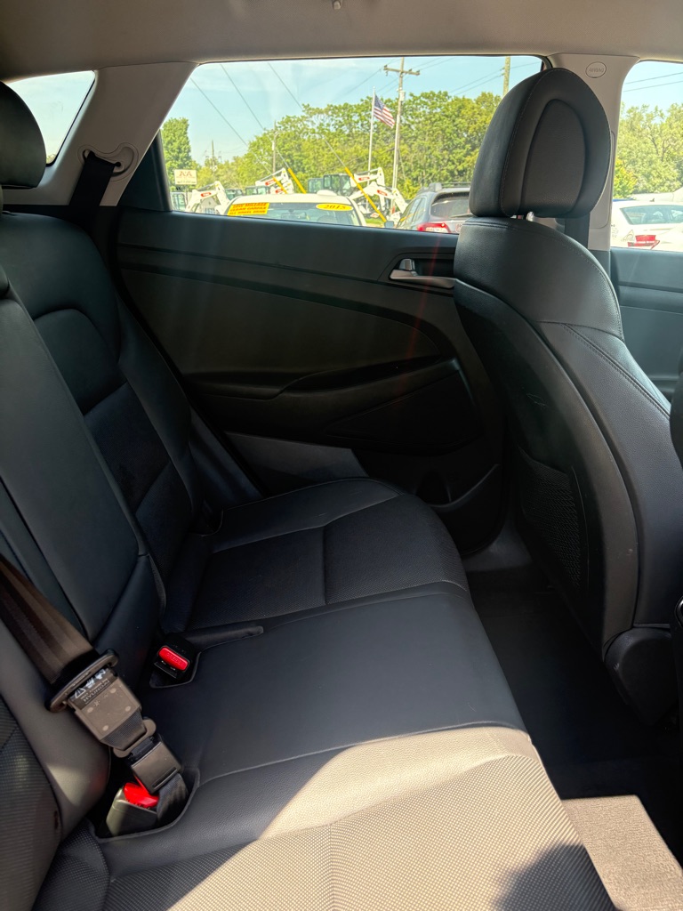 Photo 12 of this HYUNDAI TUCSON