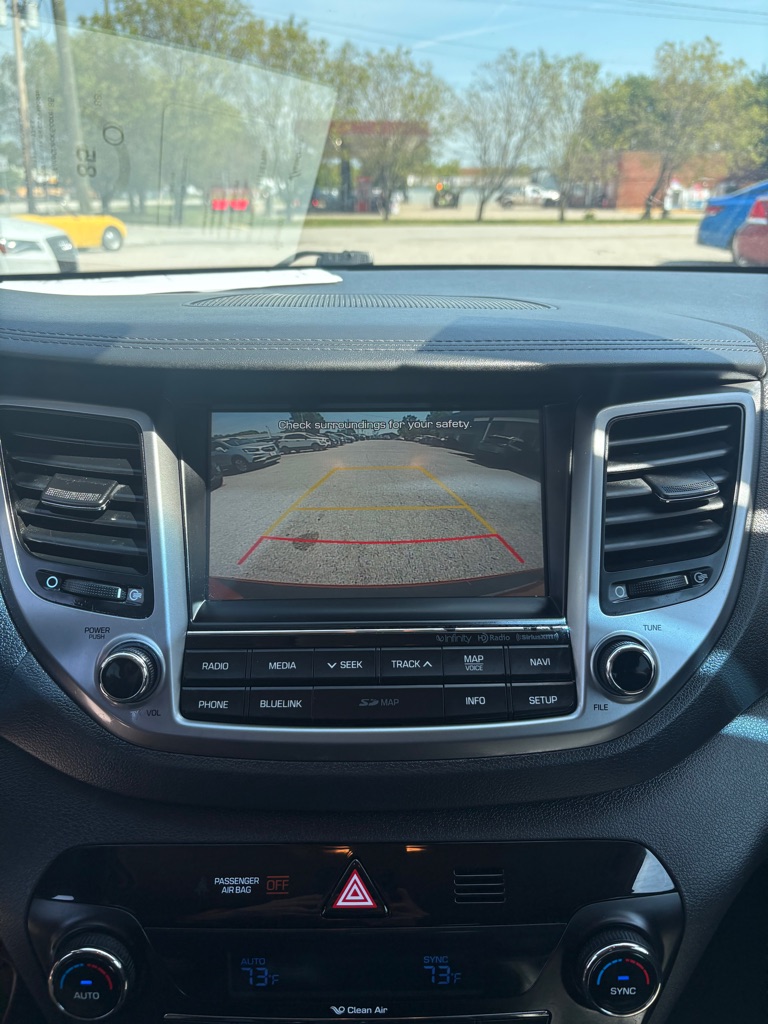 Photo 21 of this HYUNDAI TUCSON