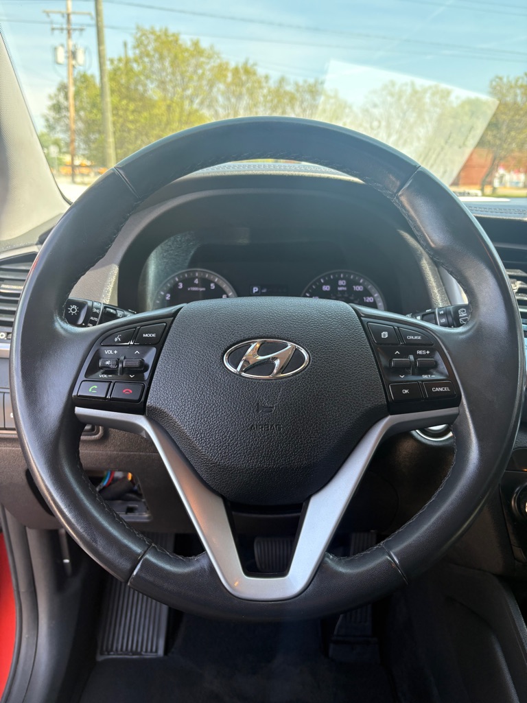Photo 16 of this HYUNDAI TUCSON